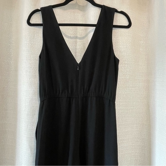 Babaton Aritzia Jumpsuit Black V-neck Sleeveless Pockets Wide Leg Sz 2 - Picture 10 of 10